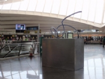DEIA Las esculturas gigantes se despiden del aeropuerto de Loiu
